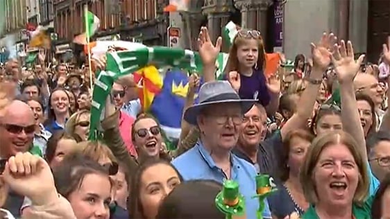 Irish Hockey fans gather on Dame St in Dublin to welcome home Ireland's Women's Hockey Team, 2018