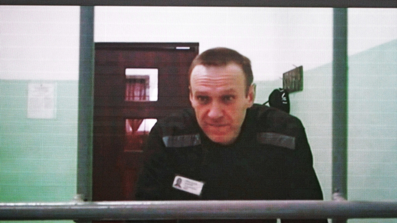 Alexei Navalny a bhfuil síneadh suntasach curtha lena thréimhse i bpríosún