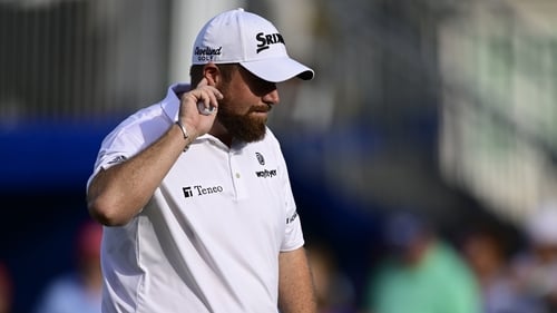 Lowry built on an opening 68 to stay the right side of the cut