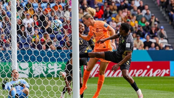 Jill Roord headed the Dutch in front