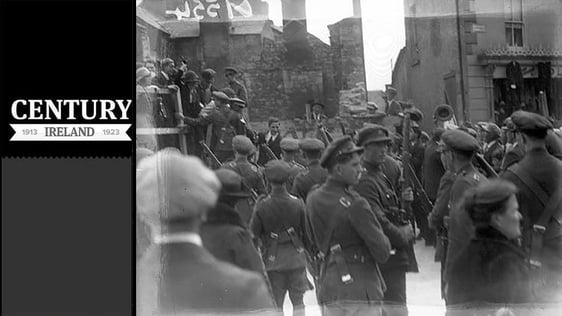 Century Ireland Iss ue 263, Soldiers gather around Eamon de Valera Photo: National Library of Irela…