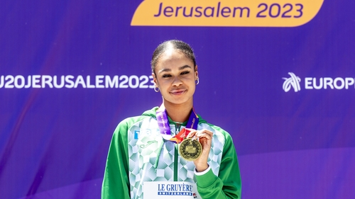 Ndudi poses with her gold medal