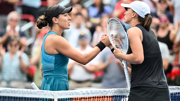 Jessica Pegula and Iga Swiatek embrace after their match
