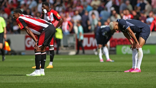 Richarlison of Tottenham (r) and Ethan Pinnock of Brentford are disappointed at full-time