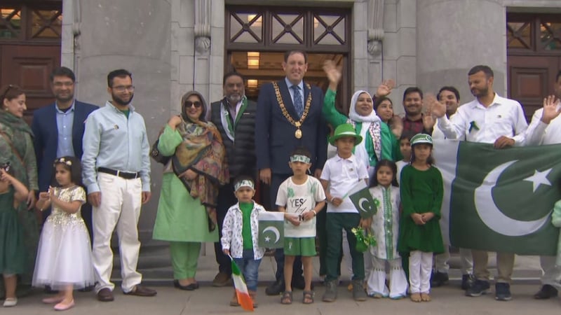 Lord Mayor of Cork Councillor Kieran McCarthy and members of the Irish-Pakistani community