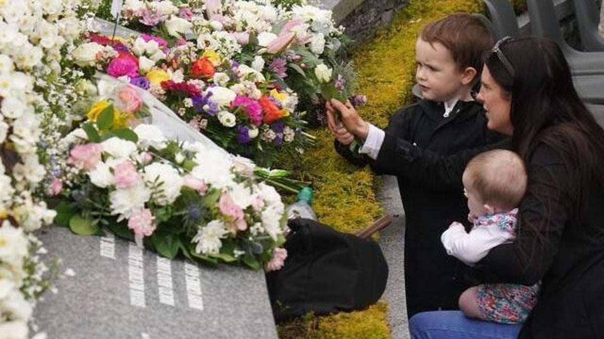 Conal Ó Dufaí, an tAthair Michael Keavney, Antoin Mac Cába agus Michaeline Ní Dhonnghaile.