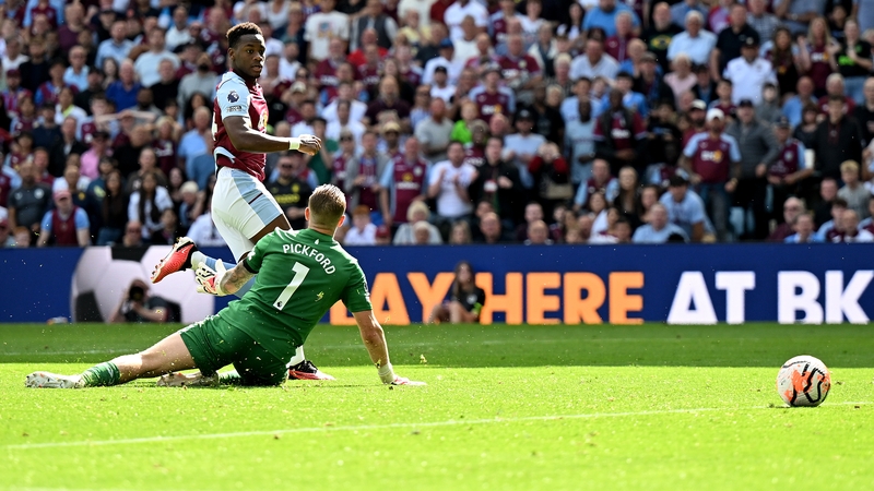 Jhon Duran slots home Aston Villa's fourth goal