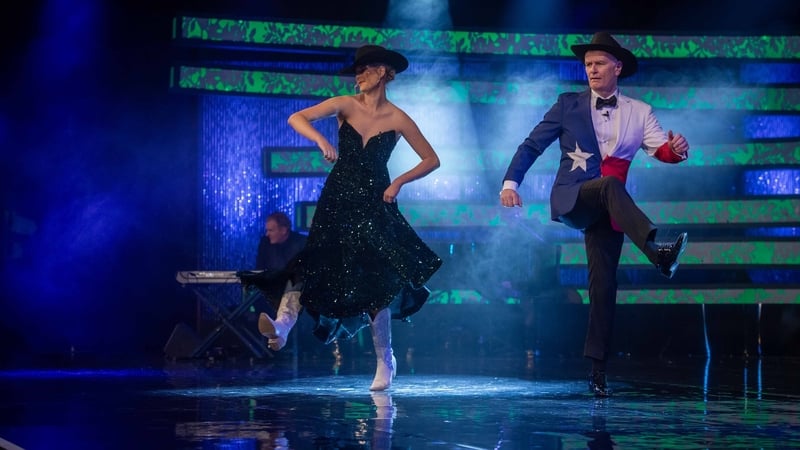 Host Dáithí Ó Sé got involved with the Texas Rose's 'Boot Scootin' Boogie' line dancing
