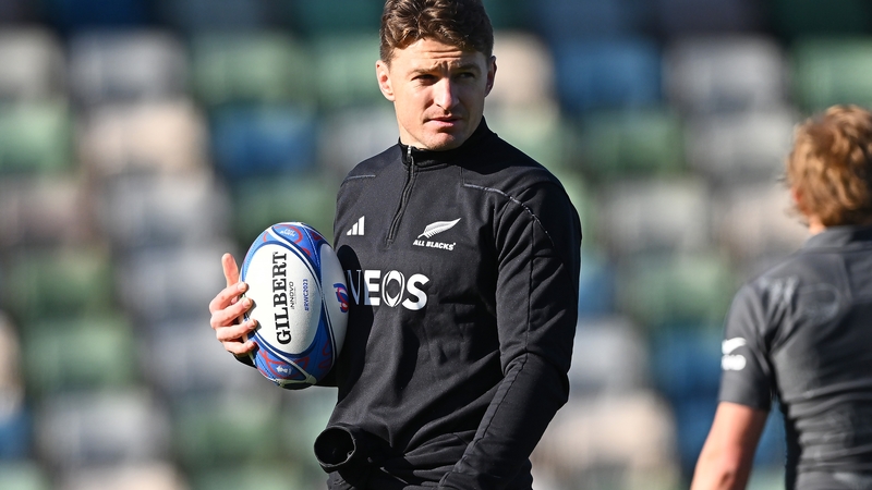 Beauden Barrett is named to start at Twickeham