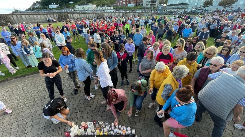 Among those who gathered this evening in Green Park were members of the emergency services, people who had participated in last weekend's event and local families