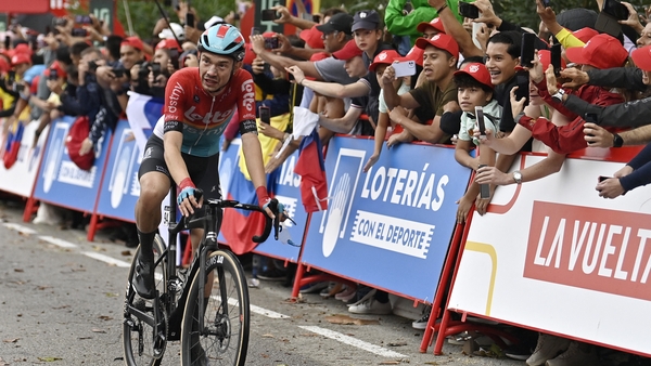 Andreas Kron crosses the finish line