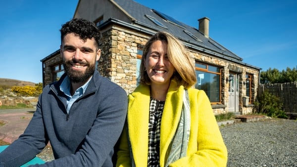 Féach siar: Bog Amach