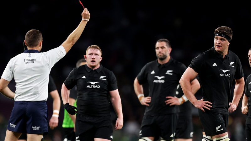 Scott Barrett (r) gets his marching orders