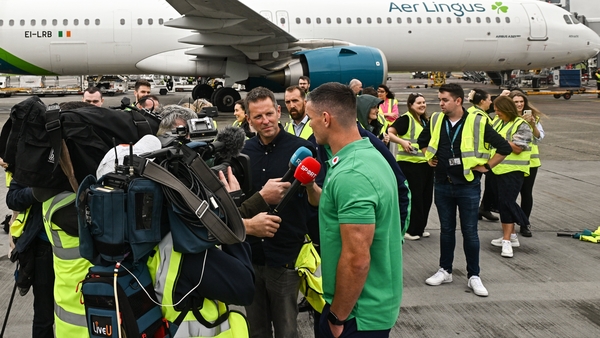 Johnny Sexton talking to reporters at Dublin Airport