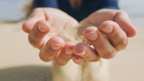 How can isolated human beings keep regular track of time, even when they're disconnected from their surrounding environment? Photo: Getty Images