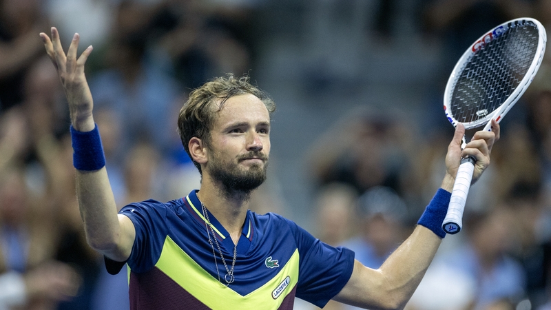 Medvedev celebrates his victory against Carlos Alcaraz