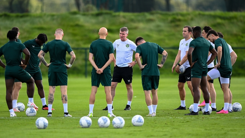 Stephen Kenny addresses the squad at training on the eve of the Netherlands game