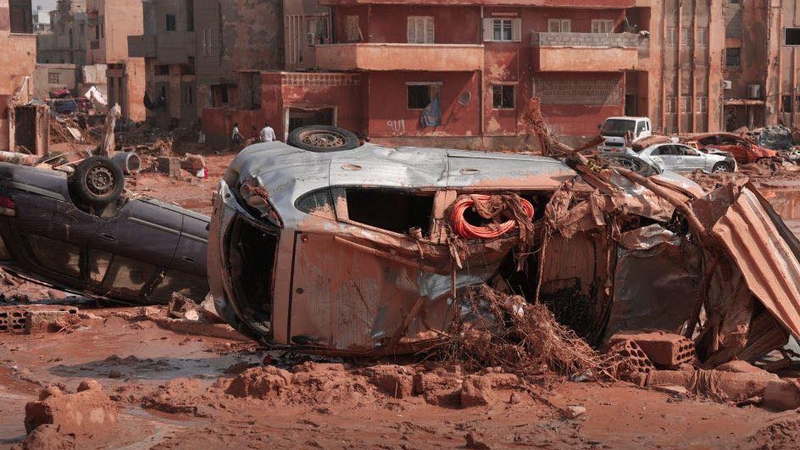 10,000 duine ar iarraidh tar éis na tubaiste.