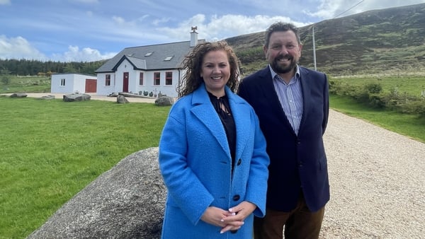 Féach siar: Bog Amach