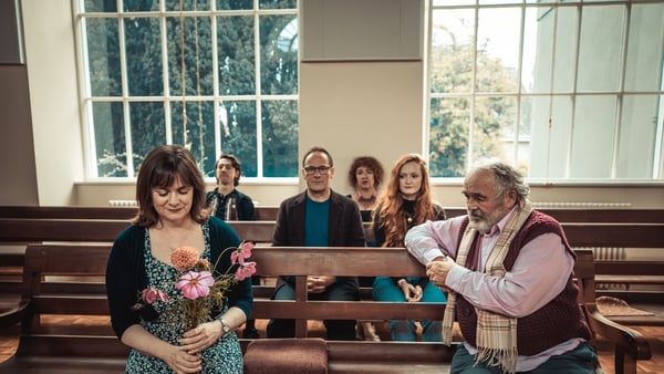 (L-R) Alison McKenna, Ruairi Heading, Ronan Leahy, Karen Ardiff, Elaine O Dwyer and John Olohan in Quake