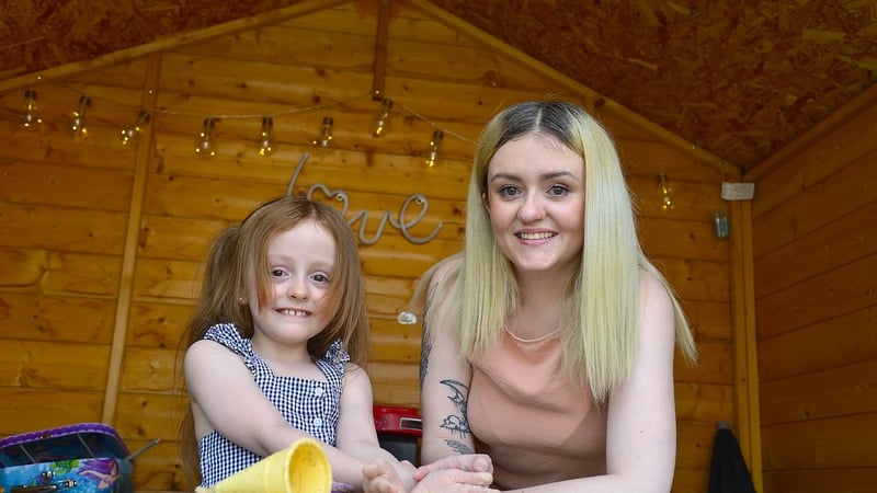 Violet Heasley pictured with her mother Shelbie