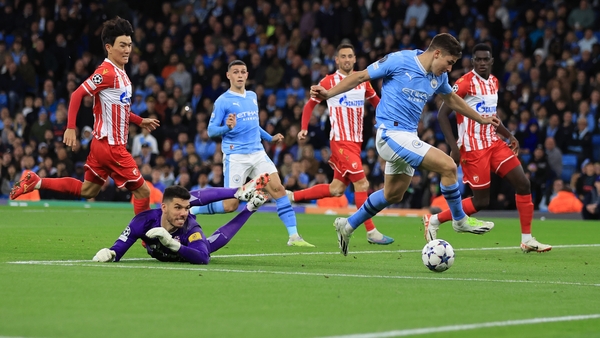 Julian Alvarez of Manchester City scores