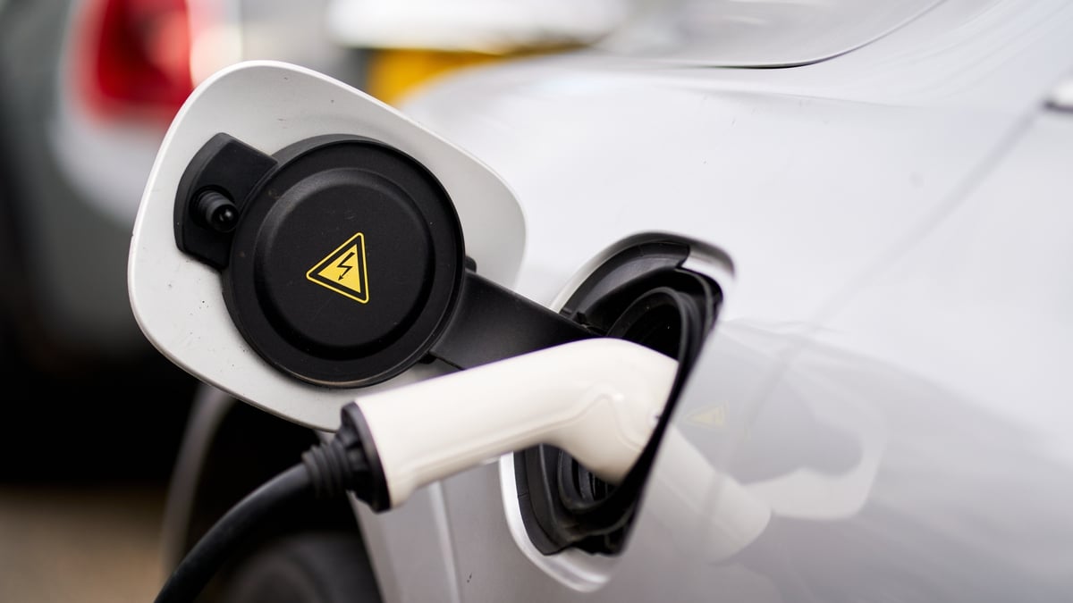 Sales of electric vehicles continue to drop