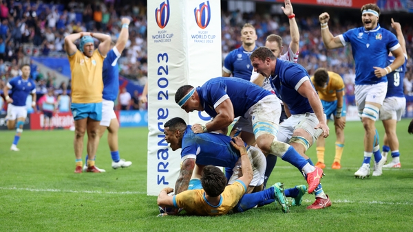 Montanna Ioane of Italy scores the team's third try