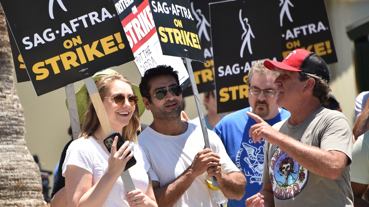Reaction to 'tentative' deal struck over Hollywood writers strike 