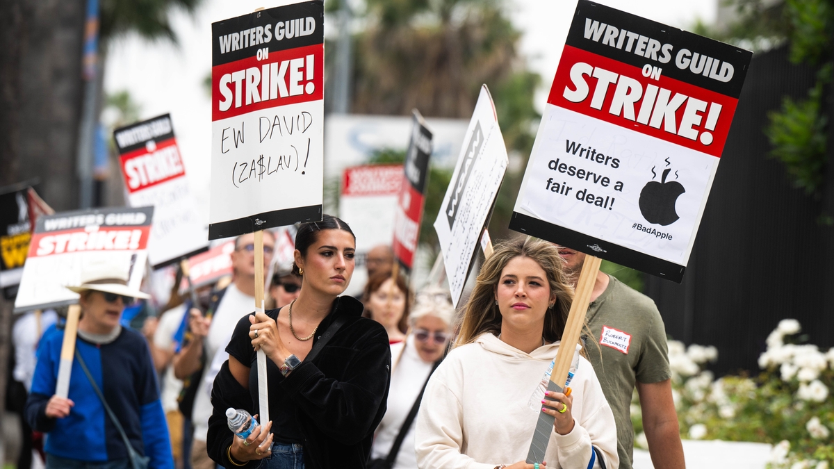 Hollywood writers in deal to end US studio strike