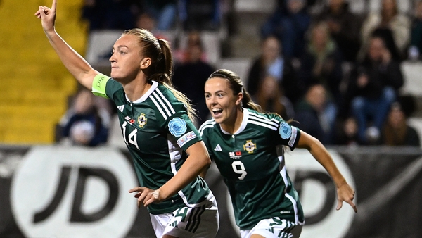 Lauren Wade (L) celebrates her winner