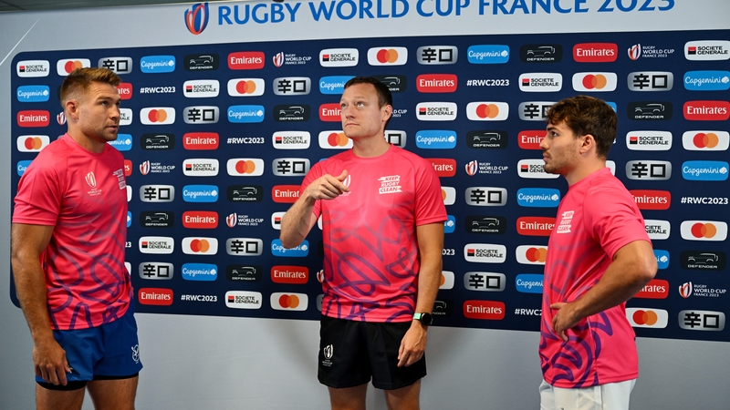 Johan Deysel and Antoine Dupont at the coin toss before the pool game between their respective teams