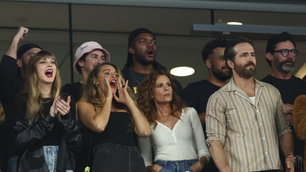 Taylor Swift with Blake Lively, Ryan Reynolds and Hugh Jackman