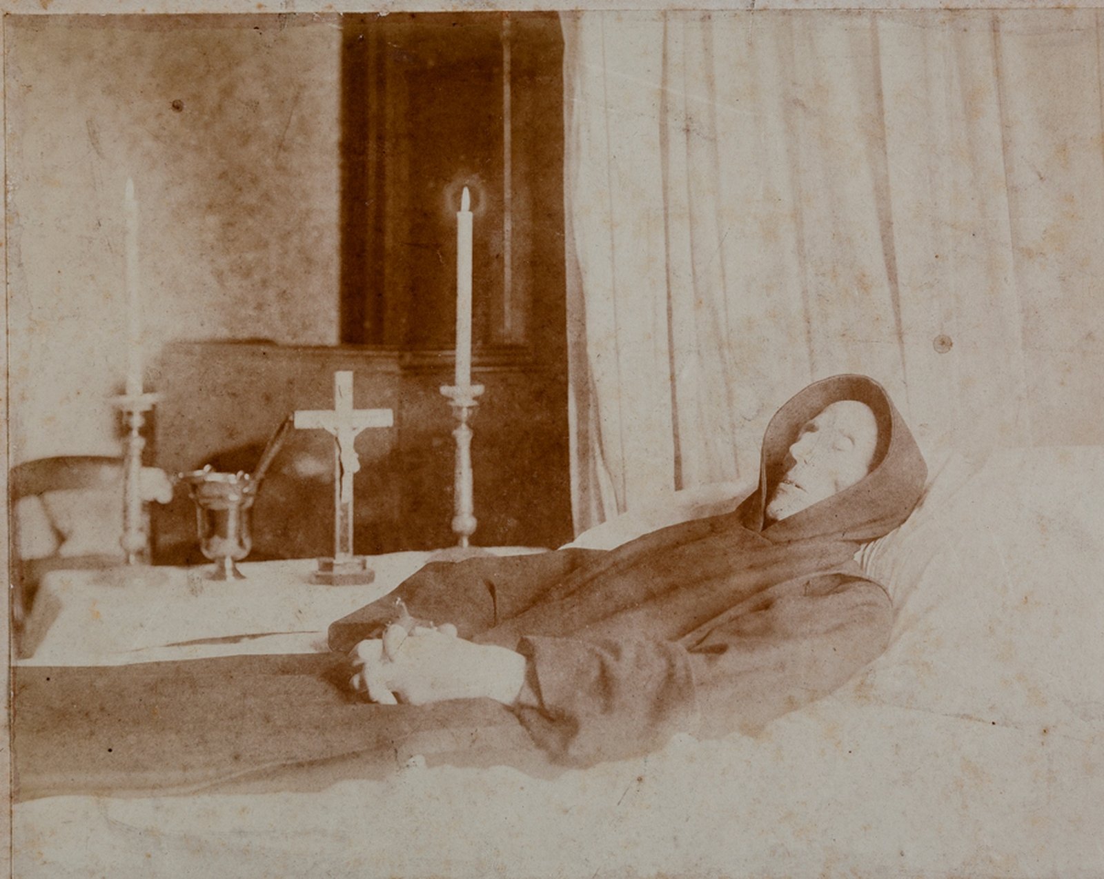 Denis Barry's body lies in the Curragh Hospital, 20 November 1923 (Credit: Cork Public Museum)