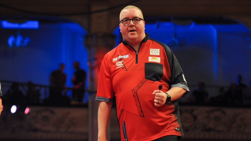 The deciding set went down to the wire but Bunting got a grip on his game to edge out Aspinall in the double in, double out event