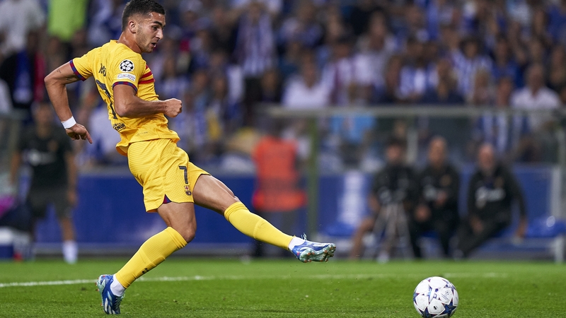 Ferran Torres of FC Barcelona shoots
