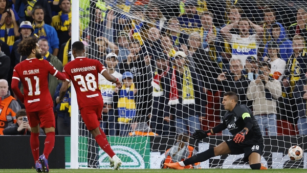 Ryan Gravenberch of Liverpool scores