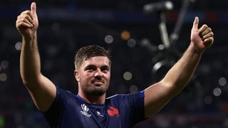 France swat aside Italy to advance as Pool A winners