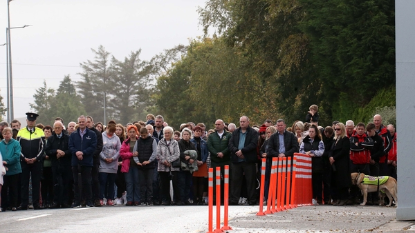 People pay their respects at the memorial on honour of those that died in the Creeslough explosion (Photo: RollingNews.ie)