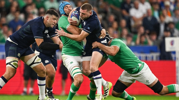 Tadhg Beirne and Caelan Doris tackle Finn Russell