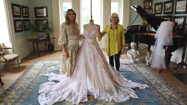 How the wedding dress became 'the' dress: Gúna bainise ar TG4