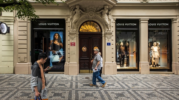 LVMH's fourth-quarter sales for the three months to the end of December rose 1% to €23.9 billion in a further sign the luxury sector is recovering from a recent downturn