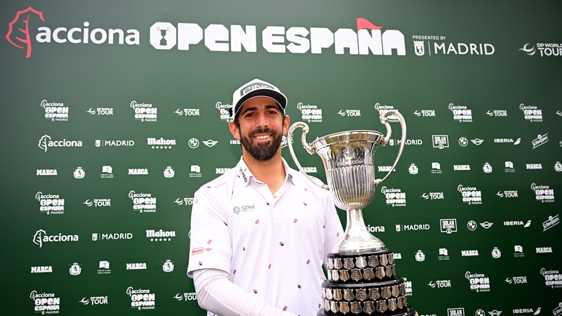 Matthieu Pavon with the trophy