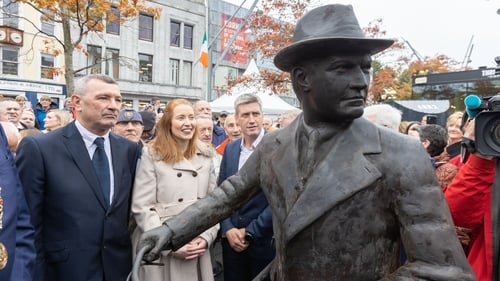 Jimmy Barry-Murphy, Rena Buckley and Ronan O'Gara unveil the statue of Michael Collins on Grand Parade in Cork