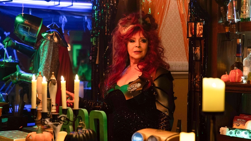 Elaine Peacock (Harriett Thorpe) gets into the swing of things