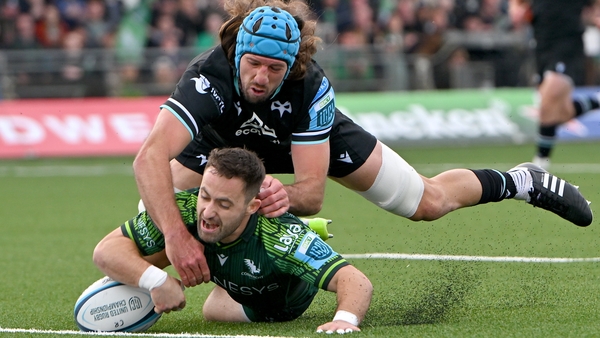 Caolin Blade dives over to score Connacht's first try