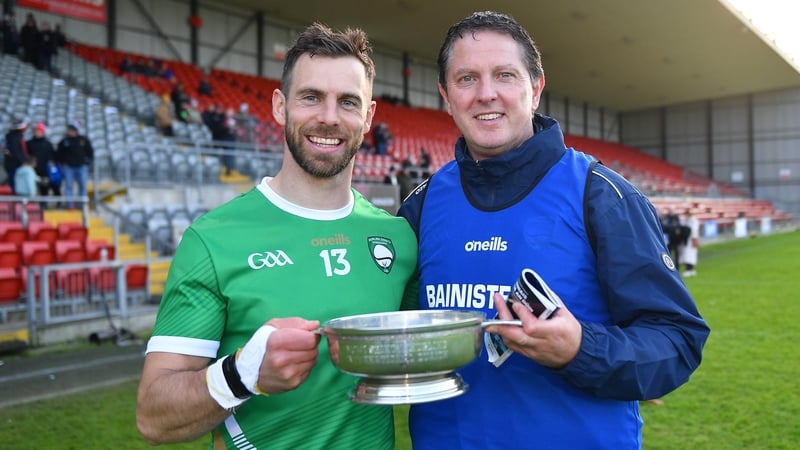 Ireland captain Neil McManus and Ireland manager Damien Coleman celebrate with the Mowi Quaich