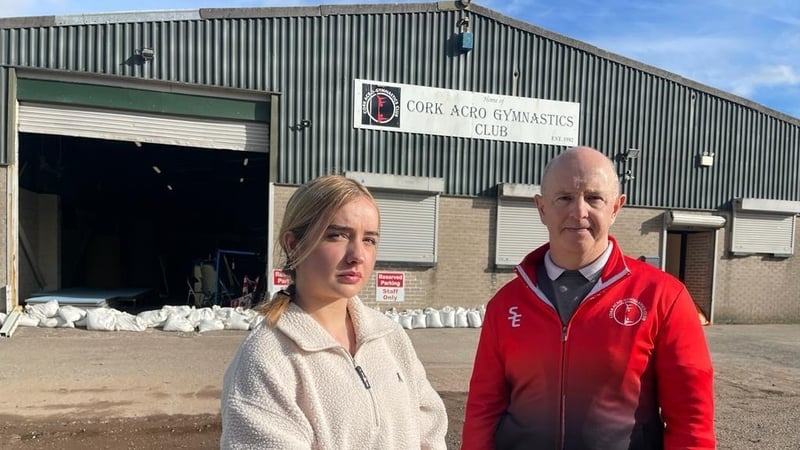 Anna Dupas agus Neil Sheehan ag club aclaíochta Cork Acro i gCarraig Thuathail.