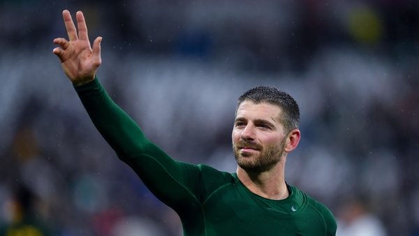 Willie Le Roux saluting supporters after the win over England