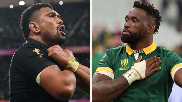New Zealand back row Ardie Savea (l) and South Africa captain Siya Kolisi (r)